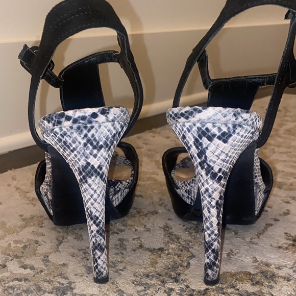 Gianni Bini Snake Heels - Picture 2 of 2